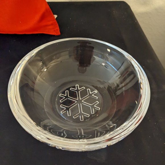 Orrefors Round Heavy Crystal Snowflake Bowl - Picture 13 of 13